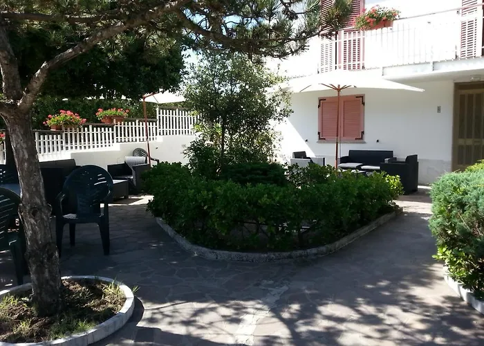 Villa Valentini: Beachfront Comfort with Garden and Private Parking